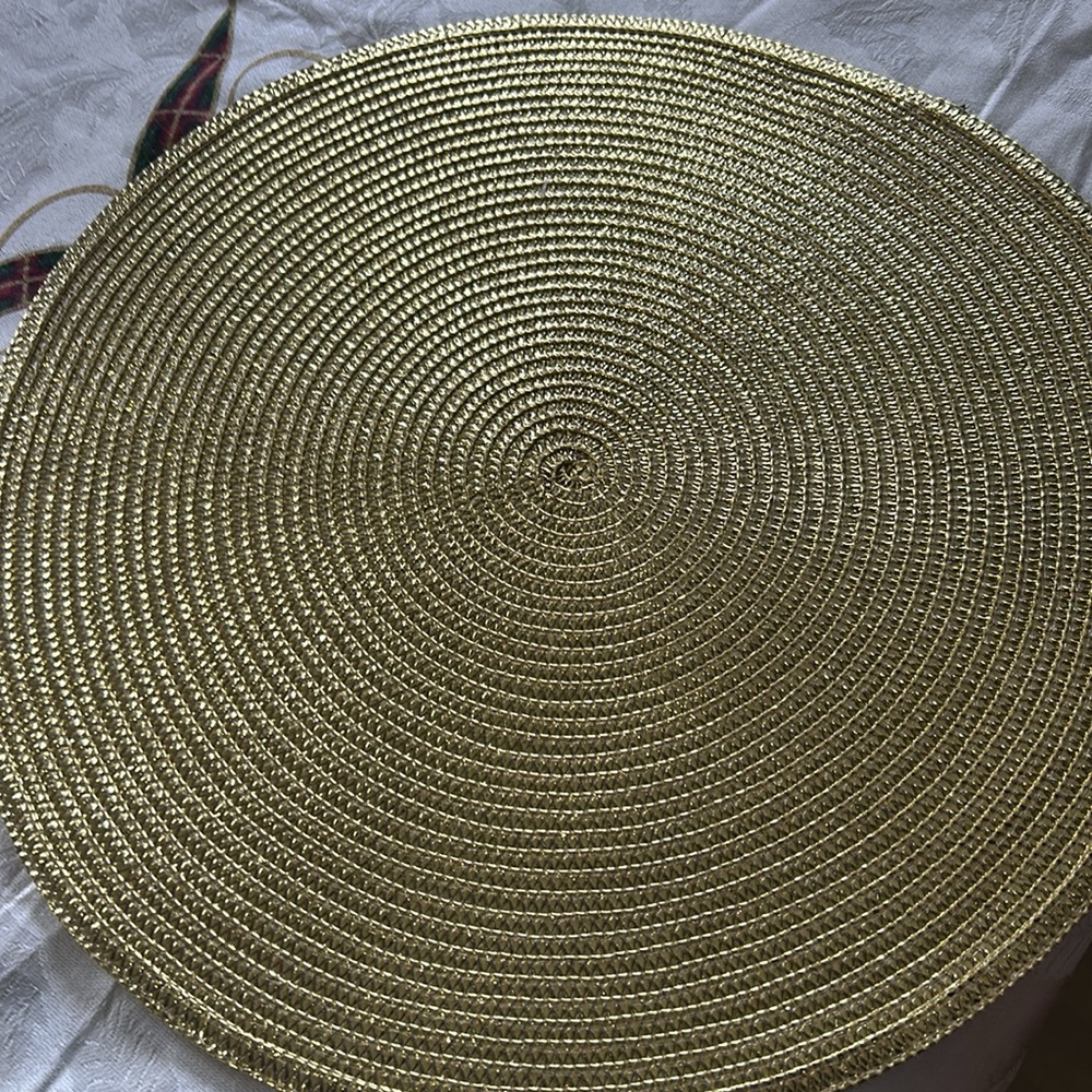 Used Lenox Holiday Collection: Salad Plate, Dinner Plate Set, and Tablecloth - Picture 4 of 5